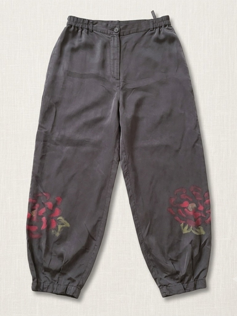 Gray Silk Balloon Capri Pants w/ Hand Painted Flowers - XS / Small 🎈 - Picture 9 of 11